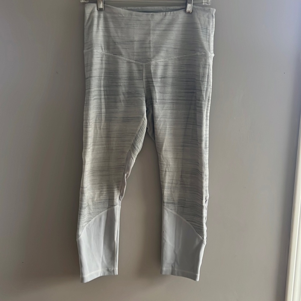 ZELLA Live In High Waist Leggings Grey Stripe Cropped Capri Workout SizeM